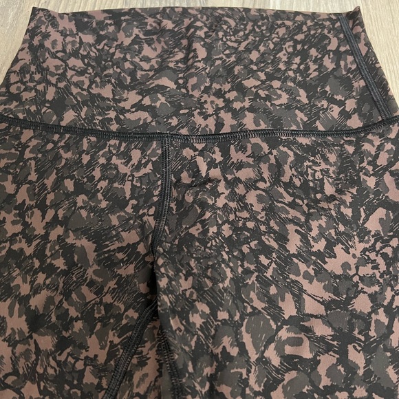 Lululemon Wunder Under Leggings - Picture 2 of 4